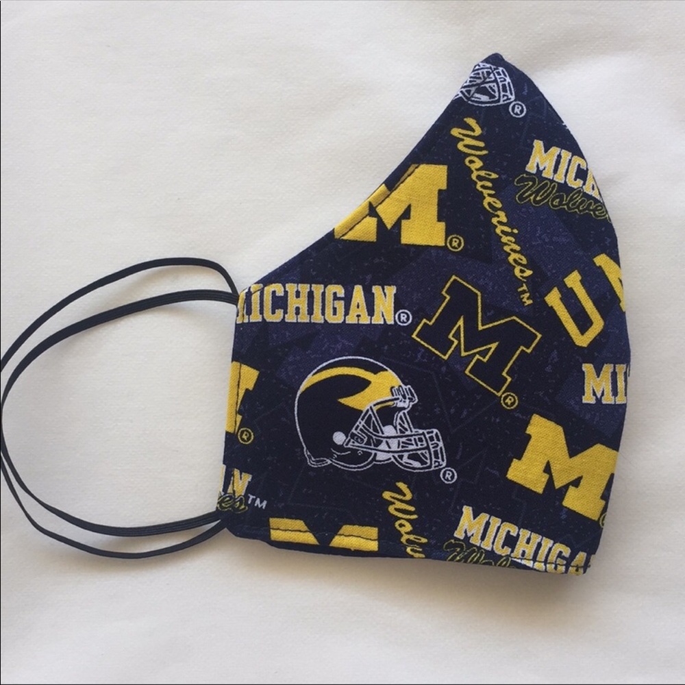 Michigan U of M Mask.(unisex)
